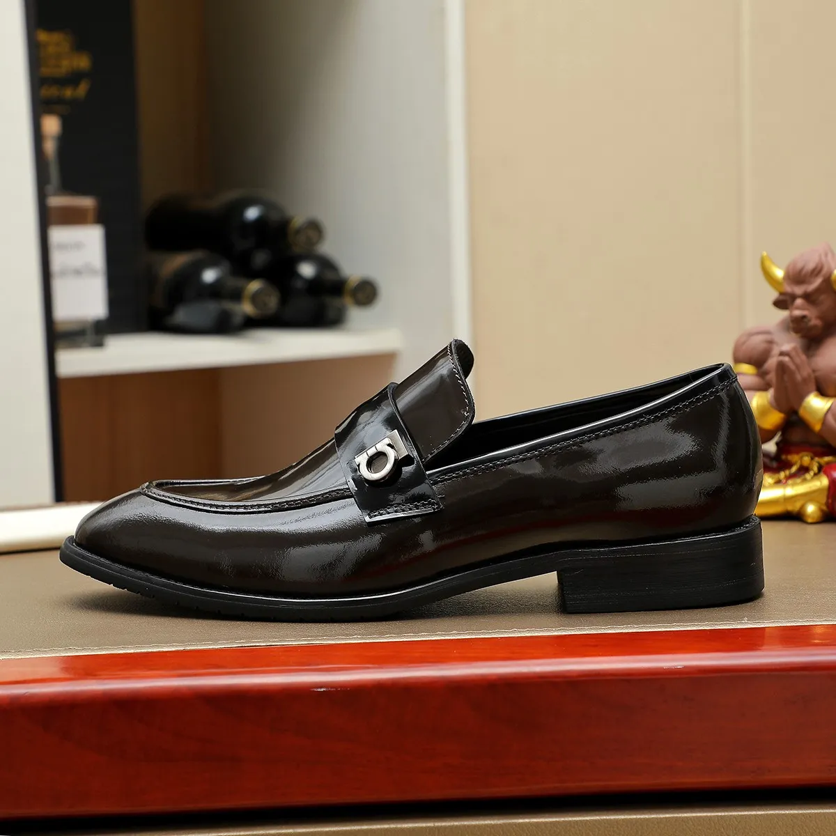 Men's shoes 💰460 Ferragamo [Ferragamo] top imported suit men's shoes 💯Original copy of the official website, product materials: selected imported embossed calfskin + luxury hardware buckle accessories ~ imported water-dyed cow 🐂 leather lining. Strong three-dimensional visual effect, original combination outsole, multiple colors available😘 Size: 39-44 (38.45.46. Customized)